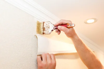 Pose de papier peint à Ségur — revêtements muraux et toiles de verre
